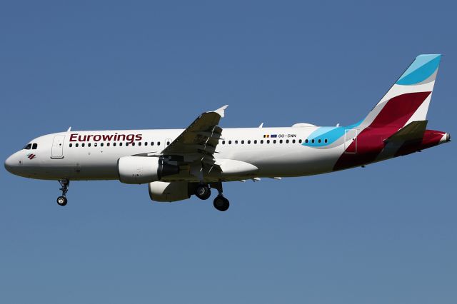 Airbus A320 (OO-SNN)