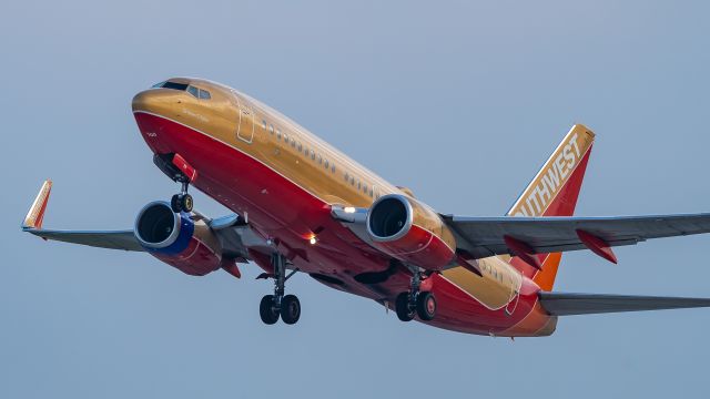 Boeing 737-700 (N711HK)