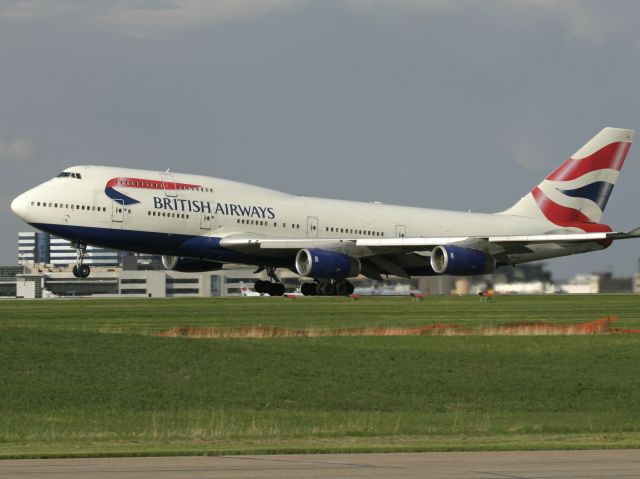 Boeing 747-400 (G-CIVK) - Rotating off Rwy 28 bound for LAX after diverting to Calgary for a medical emergency.