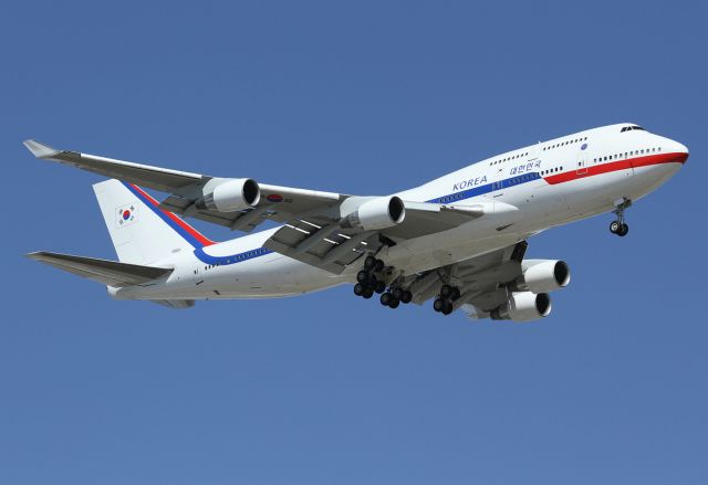 Boeing 747-400 (N10001)