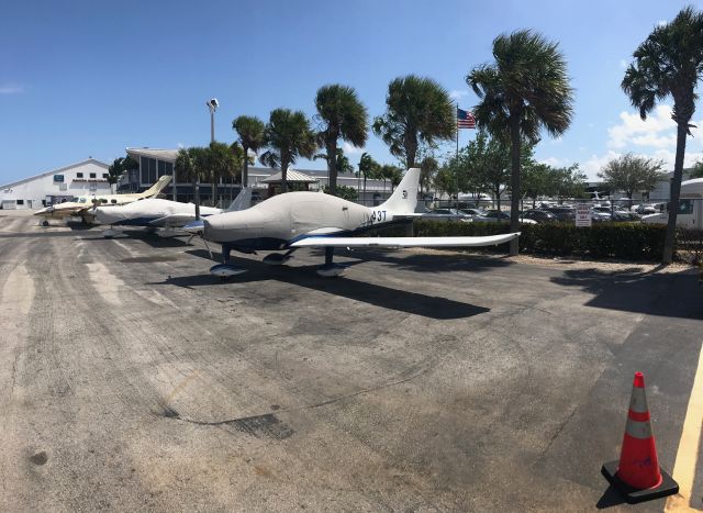 Cessna 350 (N1443T)