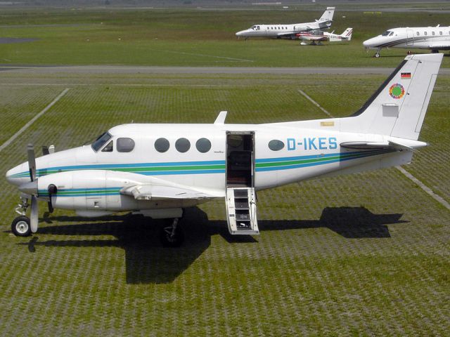 Beechcraft King Air 90 (D-IKES) - Resting on the business ramp at dÃ¼sseldorf airport.