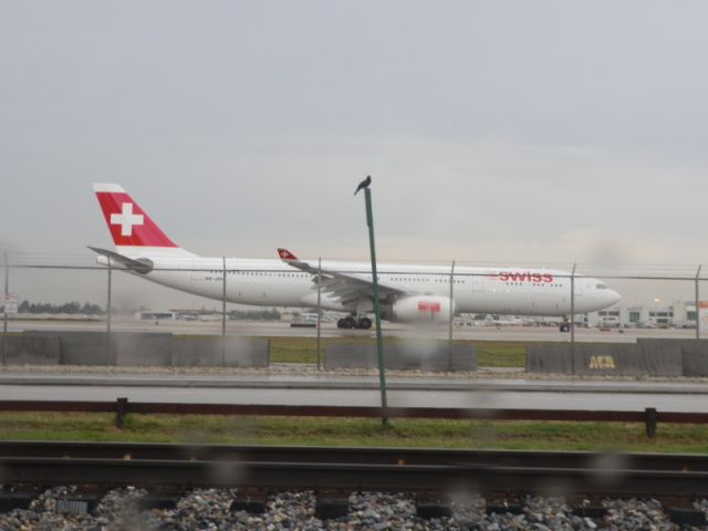 Airbus A330-300 (HB-JHH) - Slight drizzle on my lens!