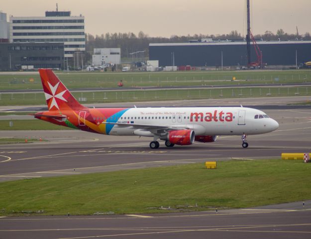 Airbus A320 (9H-AEP) - Air Malta A320-214 cn3056 lsd taxien schiphol to gate 13-4-2022