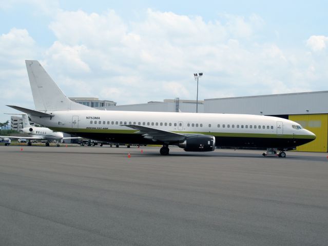 BOEING 737-400 (N753MA)