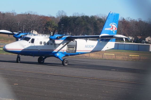 De Havilland Canada Twin Otter (N690MF)