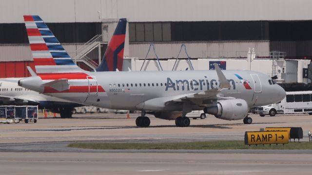 Airbus A319 (N9002U)