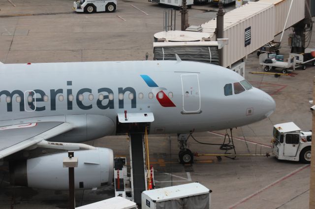 Airbus A319 (N819AW) - 052515 loading at north concourse,old USAirways gate for Phoenix