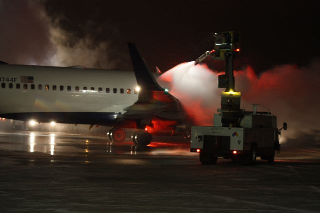 Boeing 737-800 (N3744F)