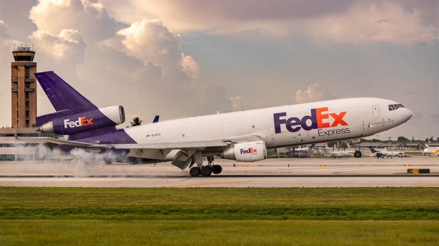 McDonnell Douglas DC-10 (N313FE)