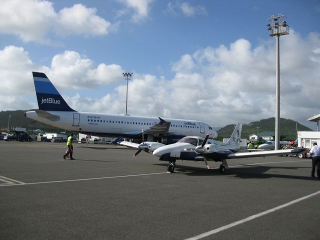 Airbus A320 (N637JB)