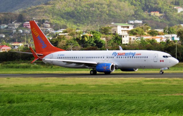 Boeing 737-800 (C-GFEH)