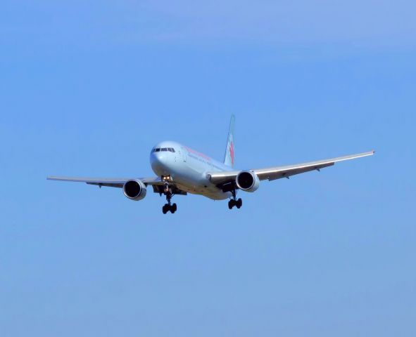 BOEING 767-300 (C-FOCA) - Arriving from Frankfurt.