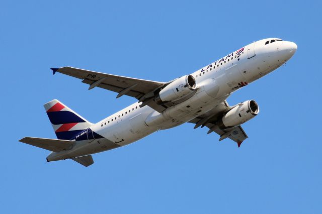 Airbus A320 (PR-MBA)