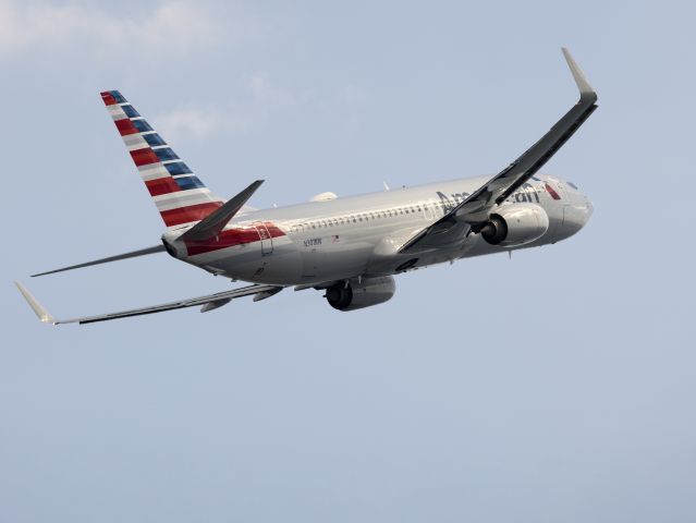 Boeing 737-800 (N301NW) - Take off 22R. Climb out in the SID., Canon 600mm lens. 08-AUG-2022.