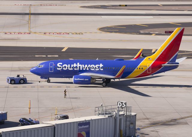 Boeing 737-700 (N773SA)