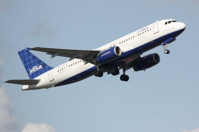 Airbus A320 (N535JB) - JetBlue Flight 1188 "Estrella Azul" (N535JB) departs Sarasota-Bradenton International Airport enroute to Boston-Logan International Airport