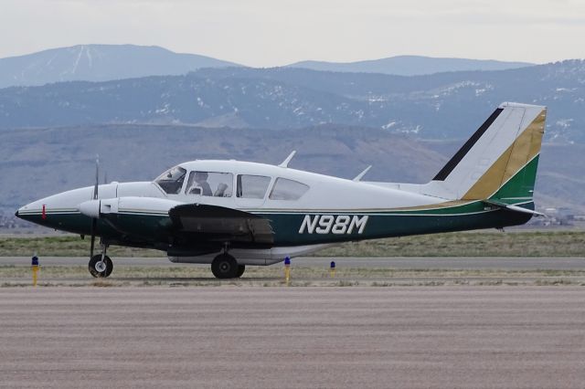 Piper Aztec (N98M)