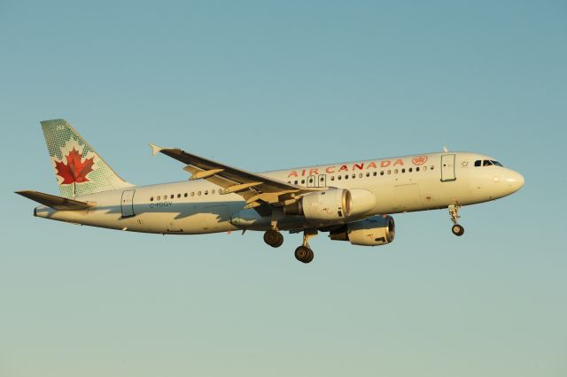 Airbus A320 (C-FDQV)