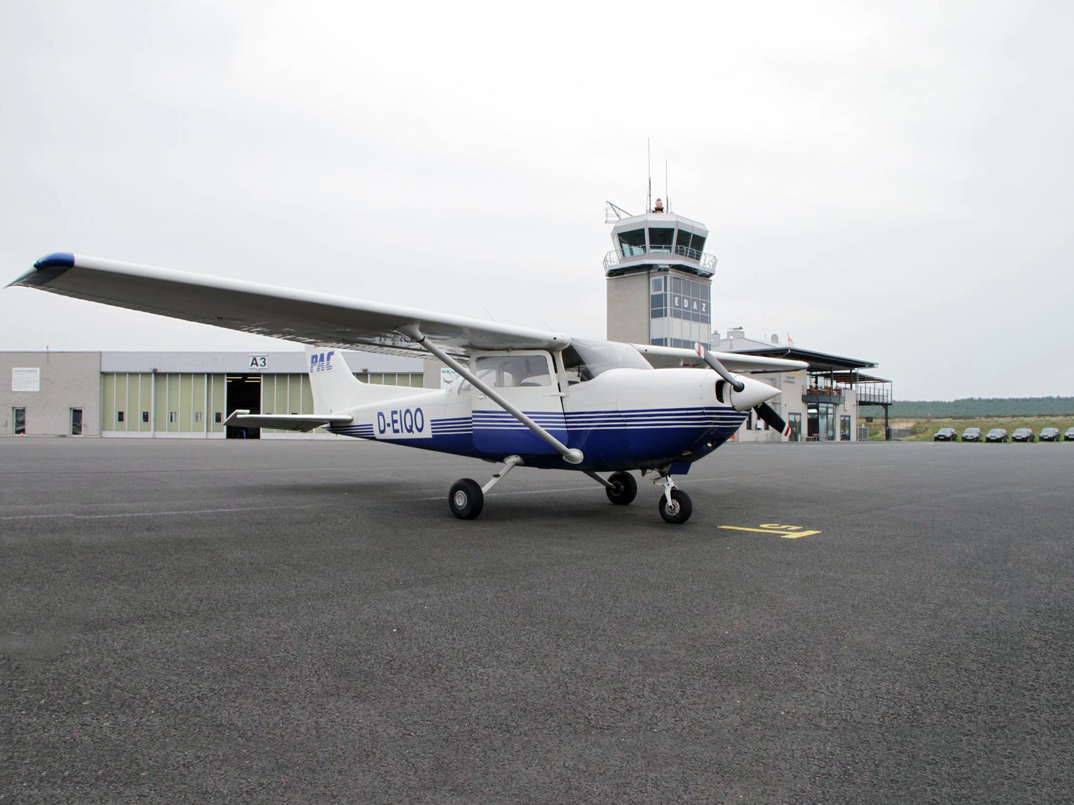 Cessna Skyhawk (D-EIQO) - Photo courtesy of Capt. Thomas Kaerger. He runs an organisation called "YougPilots" to support young pilots on their career path.