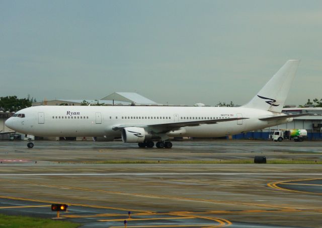 BOEING 767-300 (N637TW)