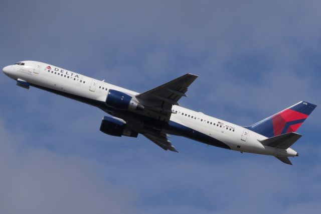 Boeing 757-200 (N6716C) - June 2016