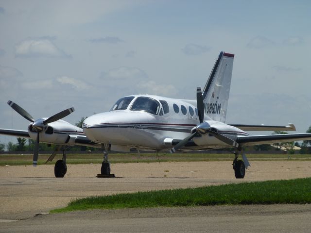 Cessna 421 (N886DM)