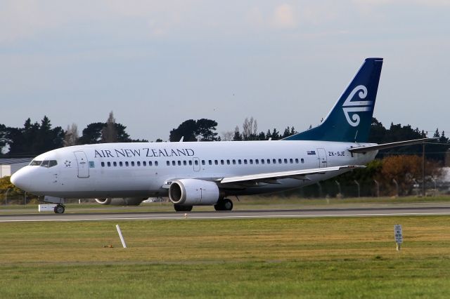 BOEING 737-300 (ZK-SJE)