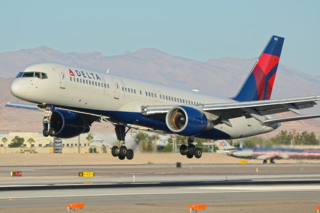 Boeing 757-200 (N696DL) - Landing rwy 25L