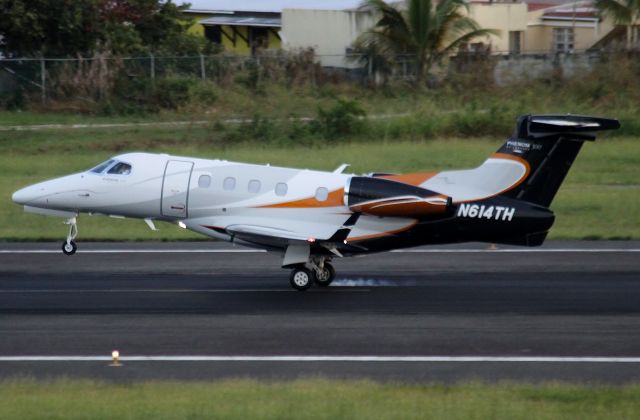 Embraer Phenom 300 (N614TH)