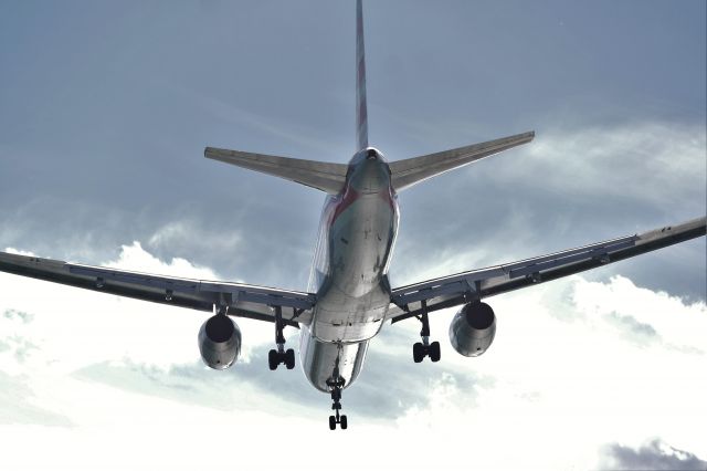 Boeing 757-200 (N187AN)