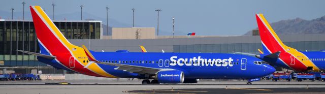 Boeing 737-700 (N8314L) - phoenix sky harbor international airport 16OCT21