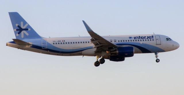 Airbus A320 (XA-JMA)