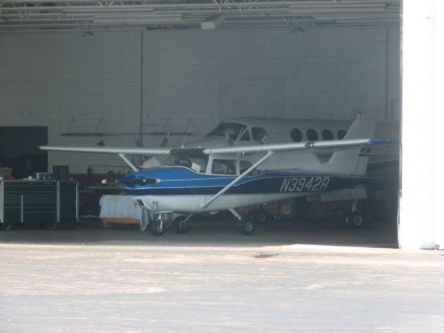Cessna Skyhawk (N3942R) - at Williamsport