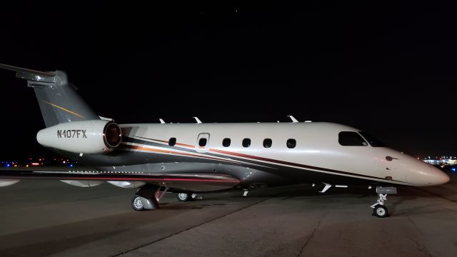 Embraer Legacy 450 (N407FX) - Night turn of LXJ407 in KMKE