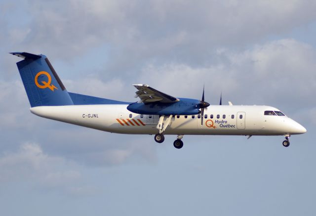 de Havilland Dash 8-300 (C-GJNL)