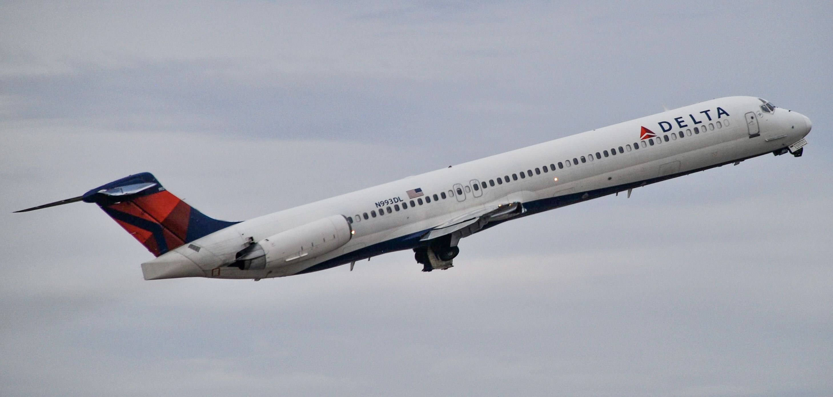 McDonnell Douglas MD-88 (N993DL) - A Delta MD-88 taking off on a cold and gray afternoon.  Taken back in 2016.