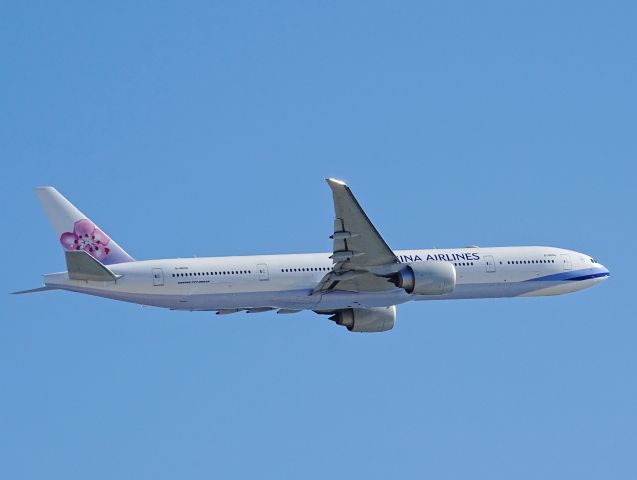 BOEING 777-300 (B-18006)