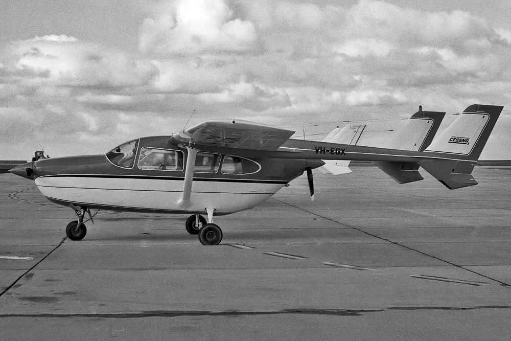 VH-EGX — - CESSNA 337C SUPER SKYMASTER - REG VH-EGX (CN 337-0823) - ESSENDON MELBOURNE VIC. AUSTRALIA - YMEN (17/10/1971) 35MM NEGATIVE SCAN.