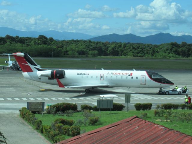 Canadair Regional Jet CRJ-200 (HI1058)