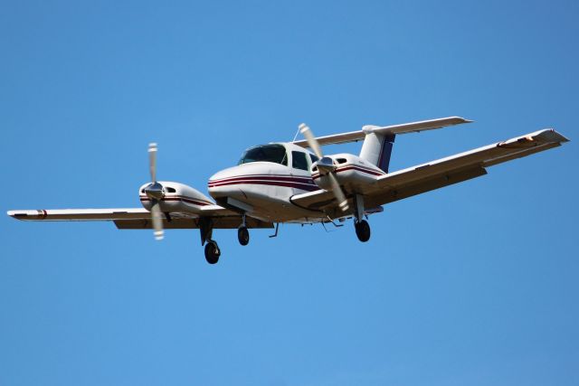 Beechcraft Duchess (N6041T) - Twin training