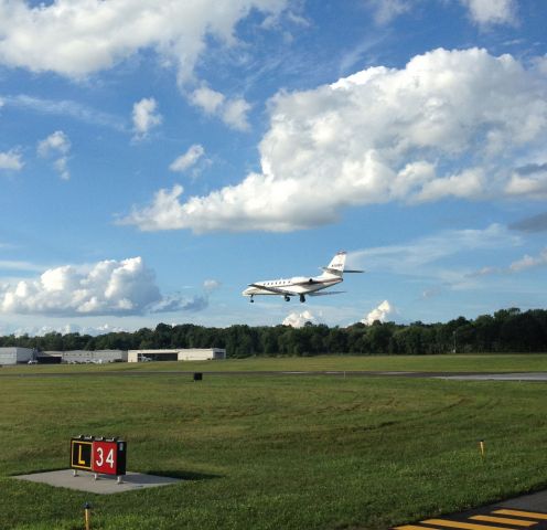 Cessna Citation Sovereign (EJA305) - Short final runway 34 at HPN.