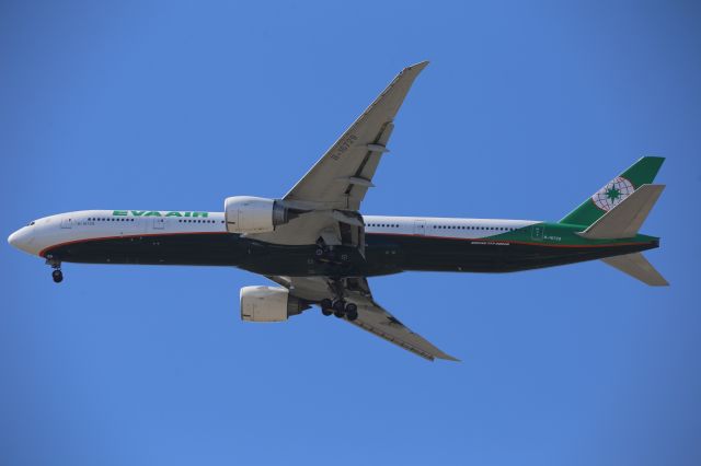 BOEING 777-300ER (B-16729)