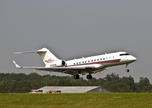 Bombardier Global 5000 (N700GR) - Landing on a hot afternoon, runway 18L, Charlotte, North Carolina USA