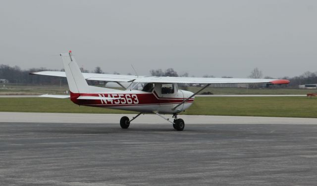 Cessna 152 (N45563) - Taxiing out to rwy 27 on 12/9/11; instructor and his student from JVY... Thanks for stopping by!