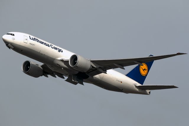 Boeing 777-200 (D-ALFA) - Grey sky