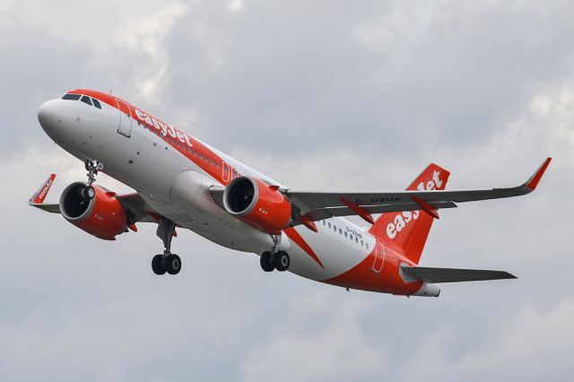 Airbus A320neo (G-UZHP) - EZY1847 departing to Pisa