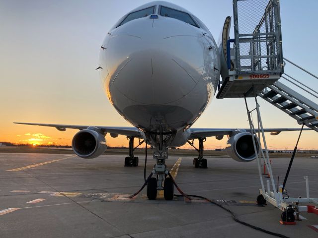 Boeing 757-200 (N765FD) - Ready to load for a late winter Memphis departure.