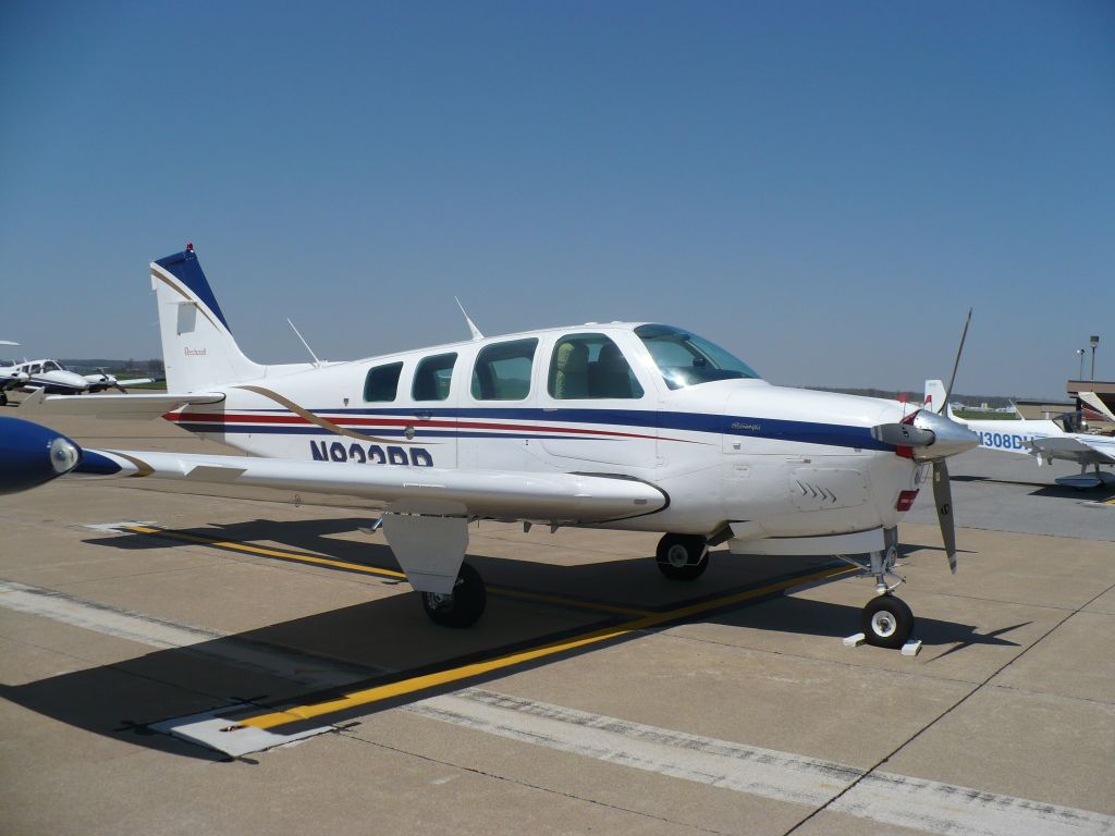 Beechcraft Bonanza (36) (N833PB)