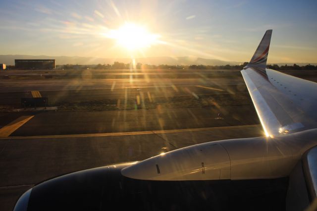 Boeing 737-800 (N624XA)